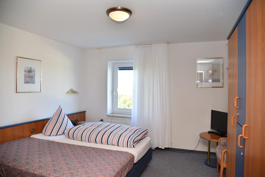 Hotel An Der Alten Porzelline Нойхаус ам Ренвег Стая снимка