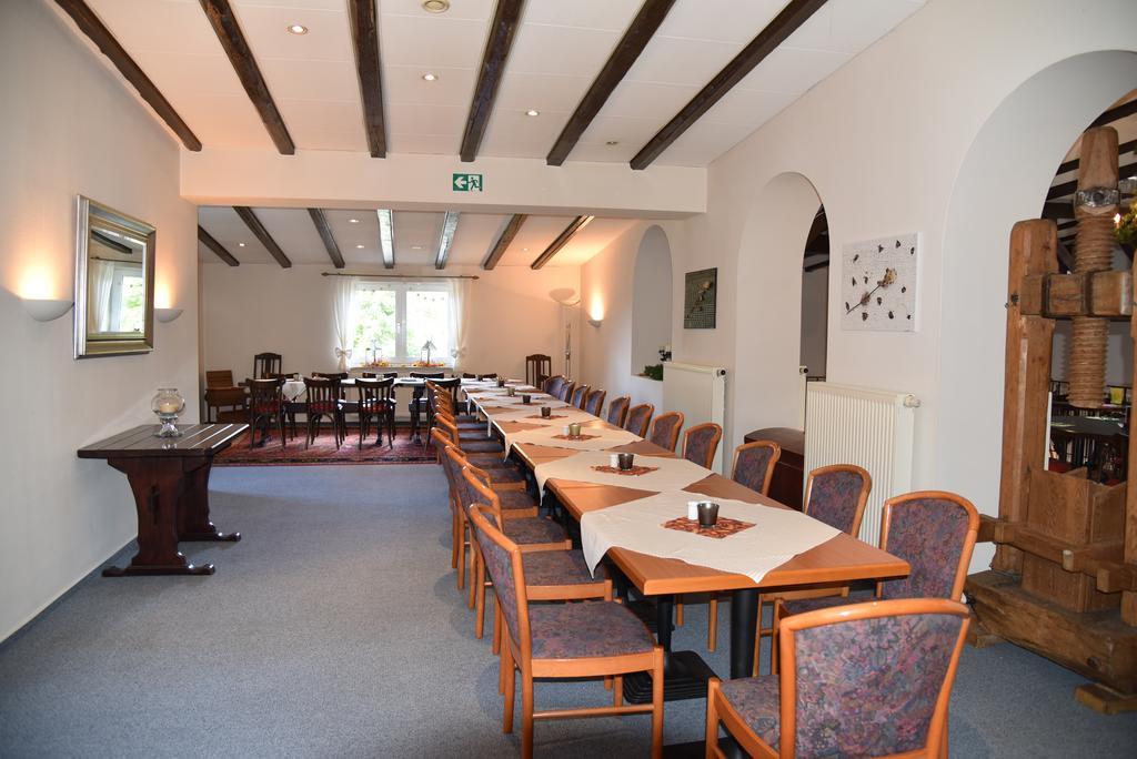 Hotel An Der Alten Porzelline Нойхаус ам Ренвег Екстериор снимка