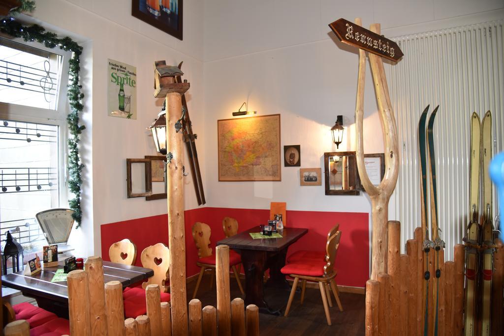 Hotel An Der Alten Porzelline Нойхаус ам Ренвег Екстериор снимка
