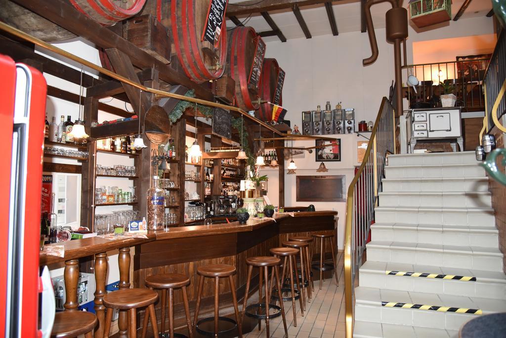 Hotel An Der Alten Porzelline Нойхаус ам Ренвег Екстериор снимка