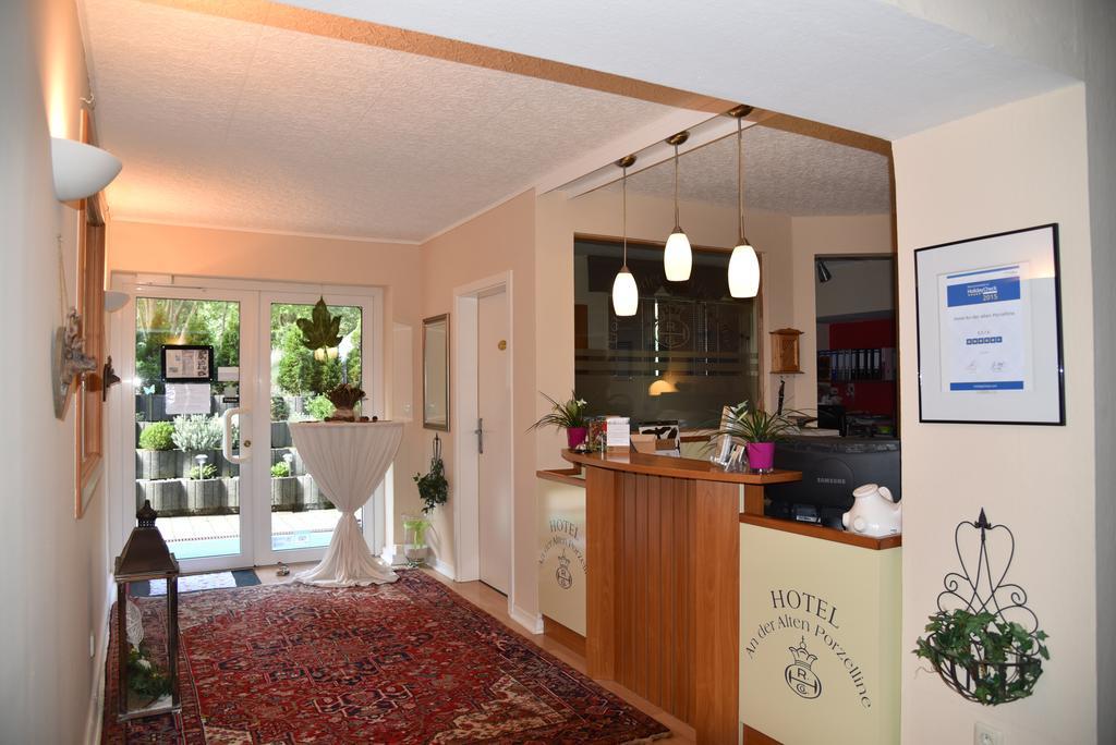 Hotel An Der Alten Porzelline Нойхаус ам Ренвег Екстериор снимка