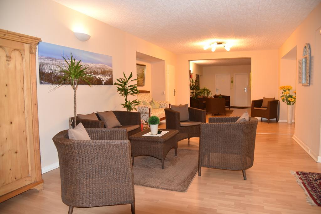 Hotel An Der Alten Porzelline Нойхаус ам Ренвег Екстериор снимка