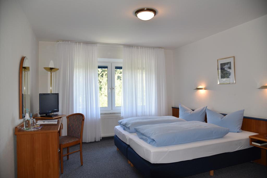 Hotel An Der Alten Porzelline Нойхаус ам Ренвег Стая снимка