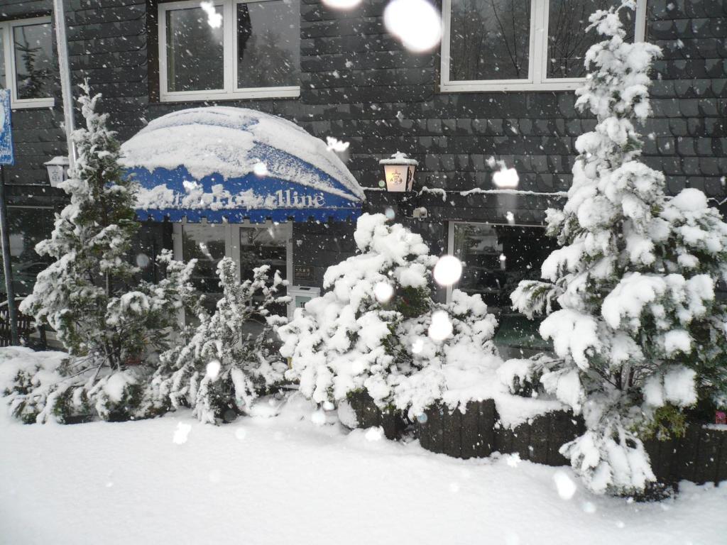 Hotel An Der Alten Porzelline Нойхаус ам Ренвег Екстериор снимка