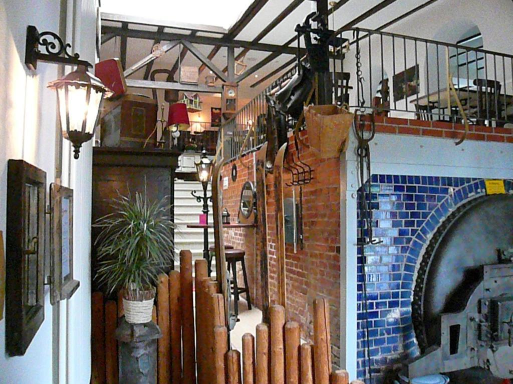 Hotel An Der Alten Porzelline Нойхаус ам Ренвег Екстериор снимка